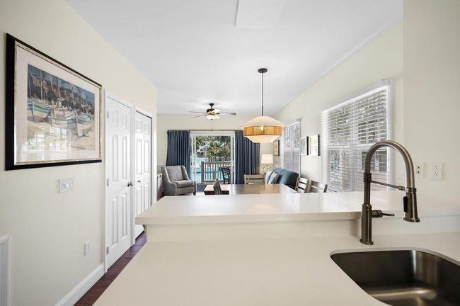 7041 Harbor Village Dr, Condo with 2 bedrooms, 3 bathrooms and null parking in Duck Key FL | Image 12