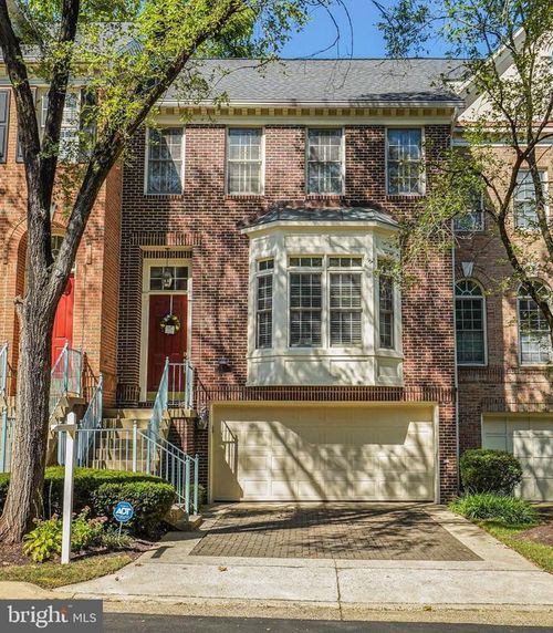 150 Rees Pl, FALLS CHURCH, VA, 22046-3930 | Card Image