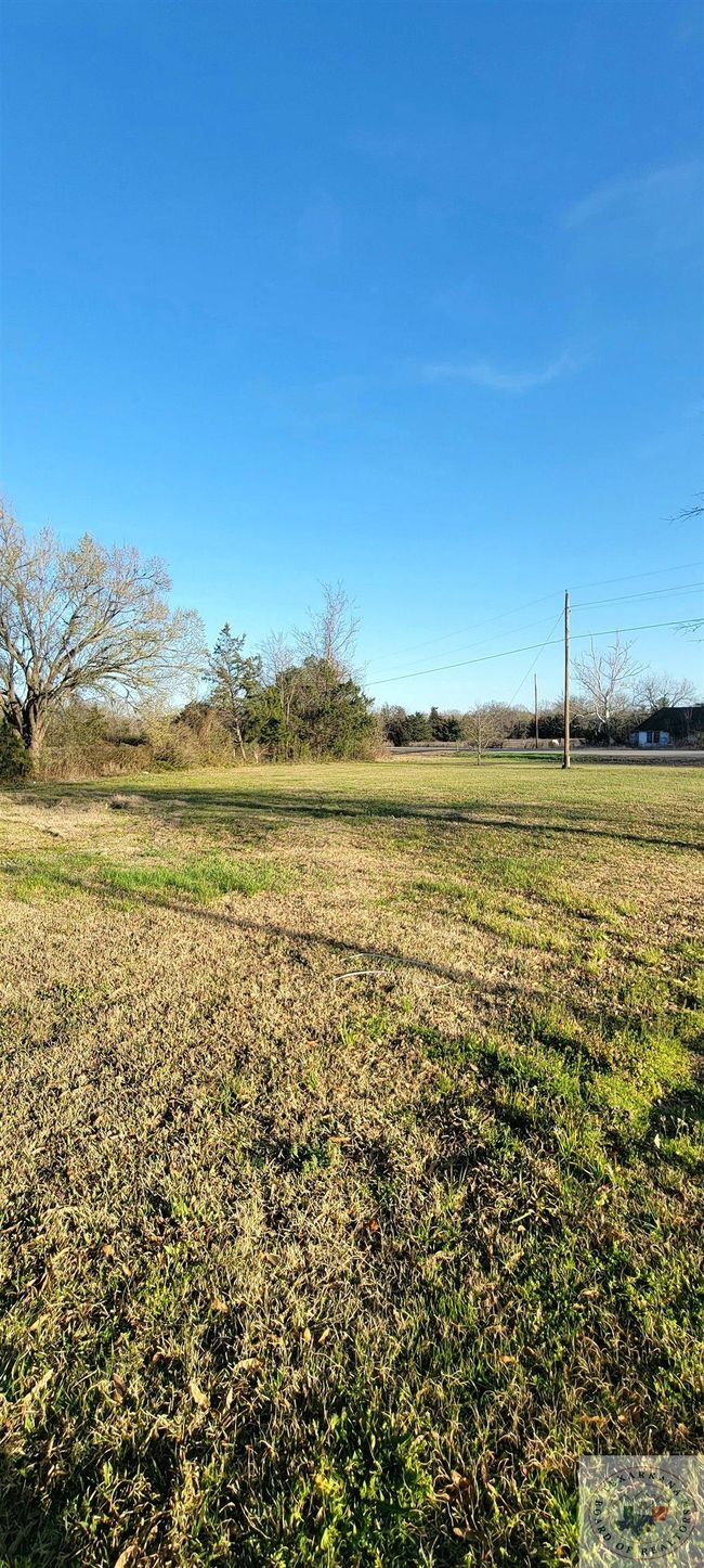 127 - 127 Us Highway 82 E, House other with 2 bedrooms, 1 bathrooms and null parking in Annona TX | Image 14