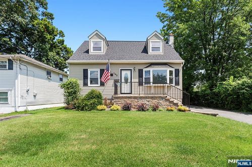 102 Island Ave, Little Falls, NJ, 07424-1221 | Card Image