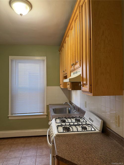 322 Jericho Tpke, Floral Park, NY, 11001-2108 | Card Image