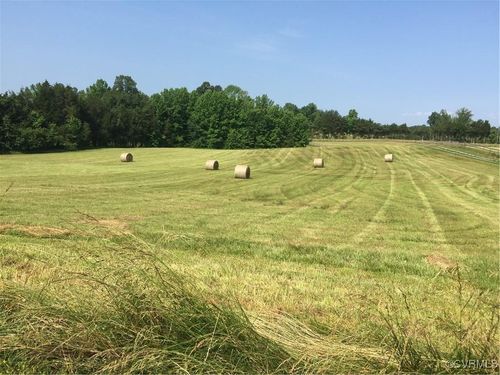 562 Newcomb Bridge Rd, CHASE CITY, VA, 23924-5402 | Card Image