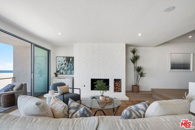 APT-201 - 5205 Ocean Front Walk, Condo with 2 bedrooms, 3 bathrooms and 2 parking in Marina del Rey CA | Image 22