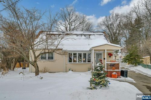 45 Wells Ct, Bloomfield, NJ, 07003-3042 | Card Image