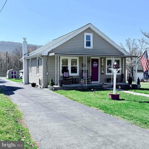 822 State St, MILLERSBURG, PA, 17061-8454 | Card Image