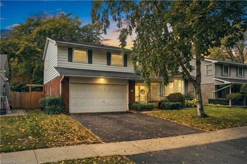 688 Cherrywood Dr, Burlington, ON, L7T3X1 | Card Image