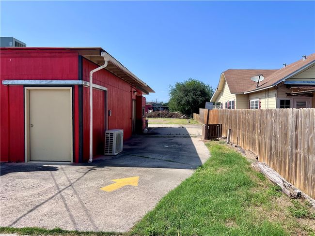 406 N Johnson St, Home with 0 bedrooms, 0 bathrooms and null parking in Alice TX | Image 7