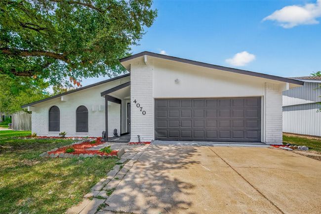 4070 Coltwood Dr, House other with 3 bedrooms, 2 bathrooms and 2 parking in Spring TX | Image 4