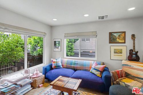 d-9823 Regent Street, Los Angeles, CA, 90034 | Card Image