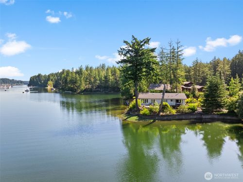 3143 E North Island Dr, Shelton, WA, 98584-9403 | Card Image