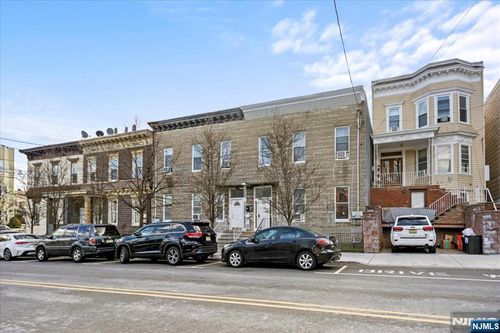 607 18th St, Union City, NJ, 07087-2054 | Card Image