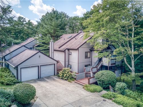 2152 Pinebrook Trl, Cuyahoga Falls, OH, 44223-2524 | Card Image