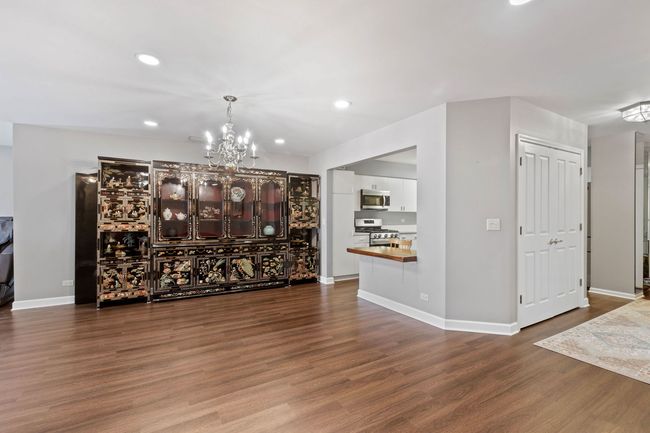 APT-311 - 3100 Lexington Ln, Condo with 2 bedrooms, 2 bathrooms and 1 parking in Glenview IL | Image 4