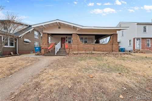 304 Sotier Pl, Wood River, IL, 62095-2306 | Card Image