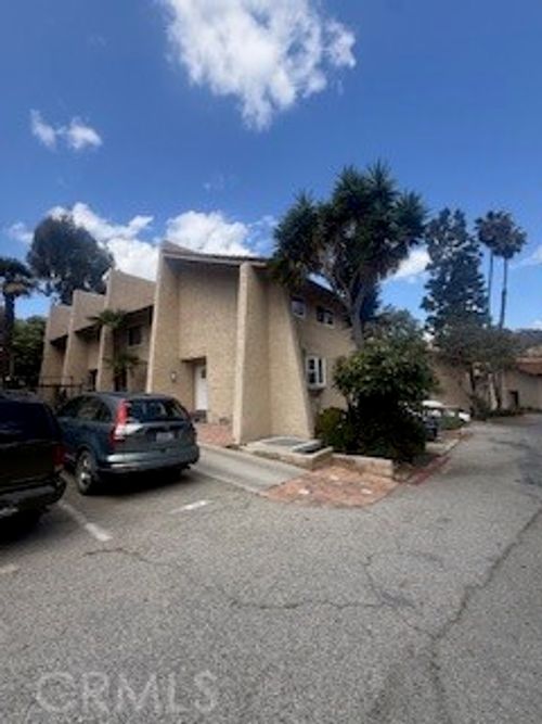 82 Avalon Terrace Rd, Avalon, CA, 90704-2825 | Card Image