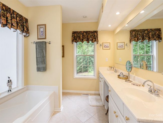 7 Pebble Beach Ct, House other with 3 bedrooms, 2 bathrooms and null parking in Etowah NC | Image 19