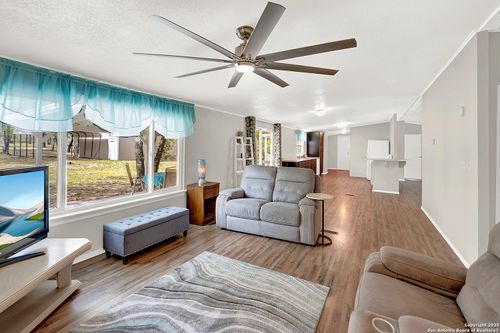 1019 Eagle Creek Dr, Floresville, TX, 78114-9211 | Card Image