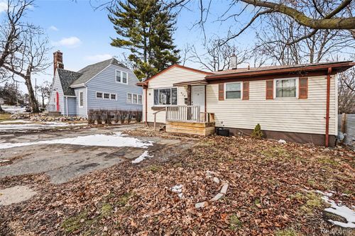 258 Voorheis St, Pontiac, MI, 48341-1945 | Card Image