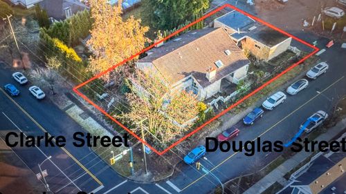 84 Douglas St, Port Moody, BC, V3H4E3 | Card Image