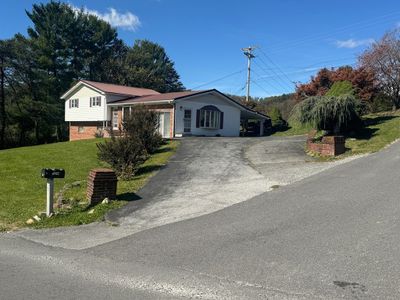 1246 Thru Dr, House other with 3 bedrooms, 1 bathrooms and null parking in Pounding Mill VA | Image 2