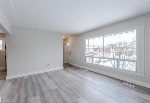 1-60 Burfield Ave, Hamilton, ON, L8T2J9 | Card Image