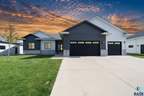 2301 E Mary Moore Cir, Tea, SD, 57064-2643 | Card Image