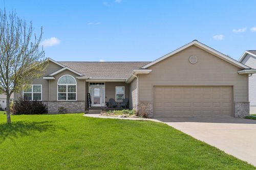 1517 Quail Run Ln, Cedar Falls, IA, 50613-4982 | Card Image