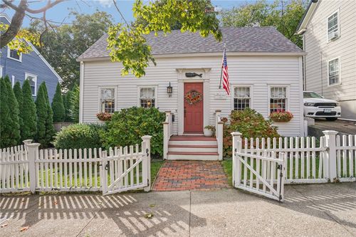27 King St, East Greenwich, RI, 02818-3825 | Card Image