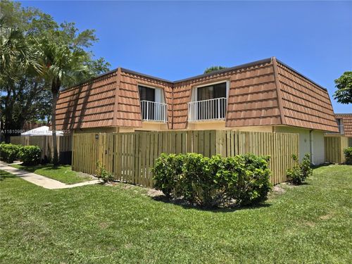 824-824 Blue Ridge Cir, West Palm Beach, FL, 33409-7616 | Card Image