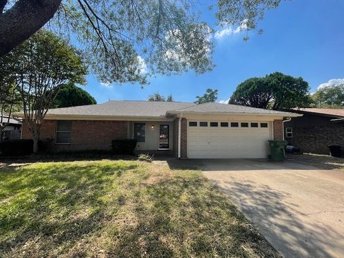 8116 Irish Dr, North Richland Hills, TX, 76180-5532 | Card Image