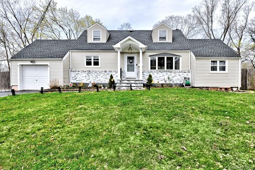 12 Bruce Ln, Kings Park, NY, 11754-4502 | Card Image