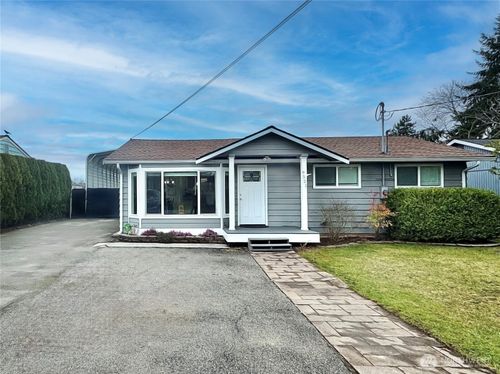 9521 Sharon Dr, Everett, WA, 98204-2649 | Card Image
