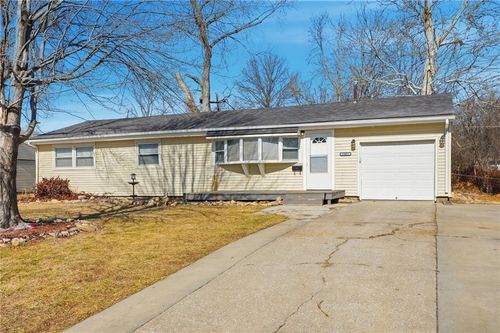 1002 Ne 62nd St, Gladstone, MO, 64118-4803 | Card Image