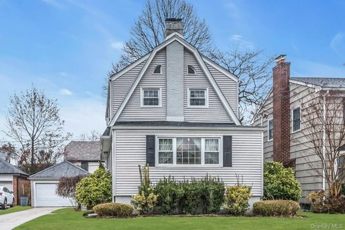 55 Willow St, Garden City, NY, 11530-6316 | Card Image