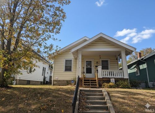 1049 Shore Dr, Fort Wayne, IN, 46805-3453 | Card Image