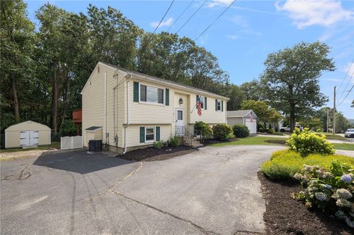 40 Rockcrest Dr, Cranston, RI, 02920-3322 | Card Image