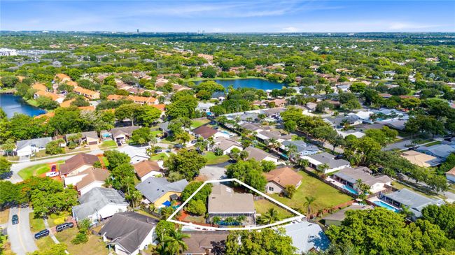 770 Nw 77 Th Ave, House other with 3 bedrooms, 2 bathrooms and null parking in Plantation FL | Image 6