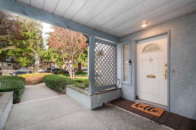245 E 17 Th Street, Townhouse with 3 bedrooms, 2 bathrooms and 2 parking in North Vancouver BC | Image 3