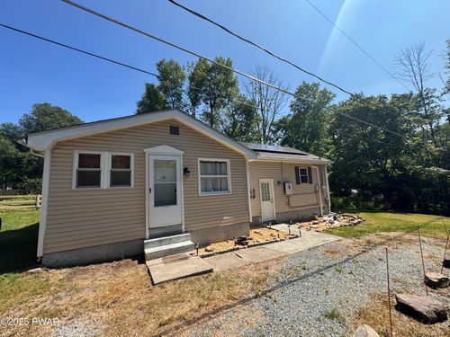 4 Center Ave, Honesdale, PA, 18431-1233 | Card Image