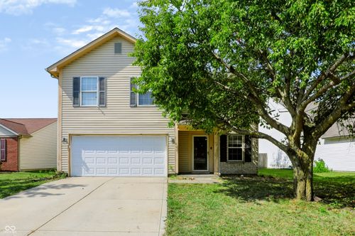 7102 Harness Lakes Dr, Indianapolis, IN, 46217-7015 | Card Image