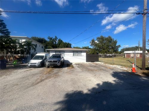 2-2929 Nw 47th St, Miami, FL, 33142-3521 | Card Image