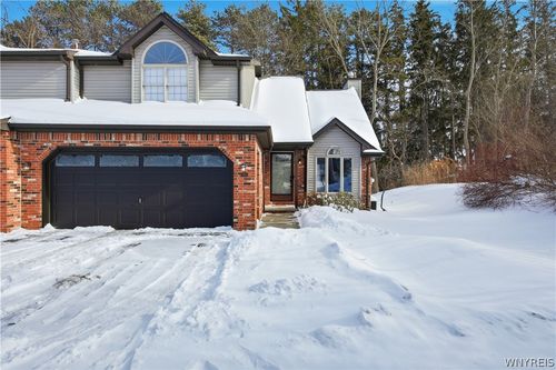 24 In The Woods Ln, West Seneca, NY, 14224-4546 | Card Image