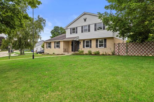3703 Van Buren Rd, Kenosha, WI, 53142-2526 | Card Image