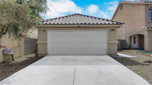 4609 Little Finch Ln, Las Vegas, NV, 89115-6597 | Card Image
