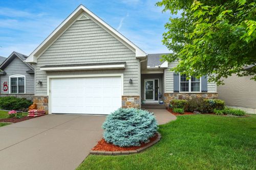 5038 Emeis View Ct, Davenport, IA, 52804-4549 | Card Image