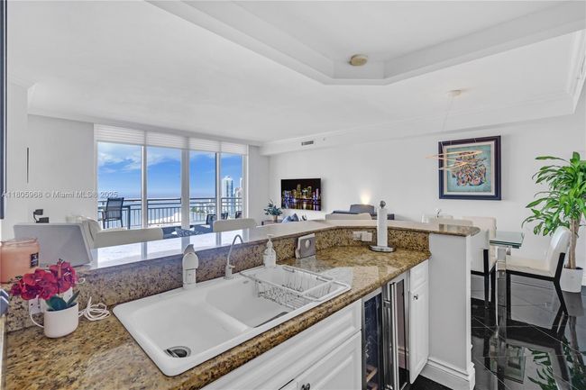 APT-3803 - 848 Brickell Key Dr, Condo with 1 bedrooms, 2 bathrooms and null parking in Miami FL | Image 19