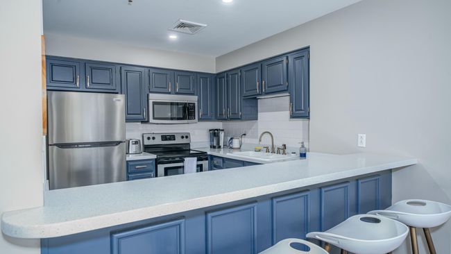 Kitchen and Bar | Image 7
