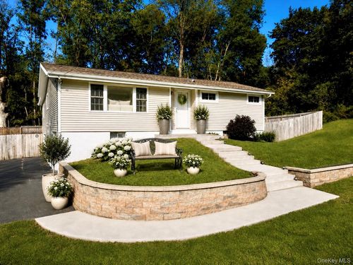 63 Martin Rd, Pleasant Valley, NY, 12569-7912 | Card Image