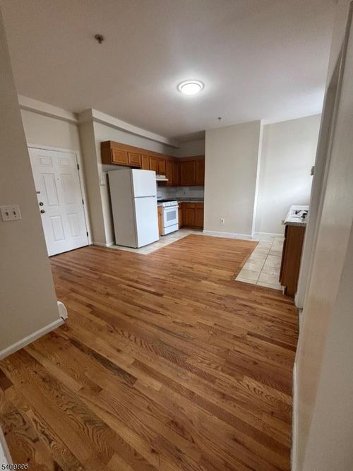 apt-12-65 Malvern St, Newark, NJ, 07105-1582 | Card Image
