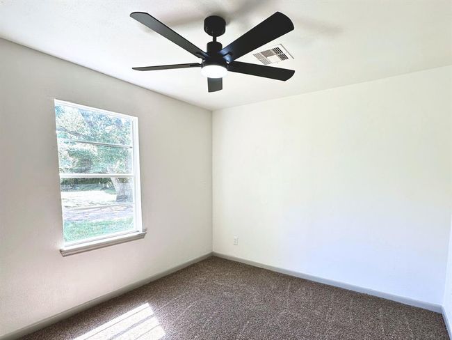 125 Bois D Arc St, House other with 3 bedrooms, 1 bathrooms and null parking in Lake Jackson TX | Image 9